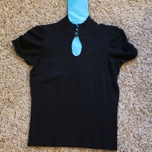 Size Small Women's short sleeve sweater.